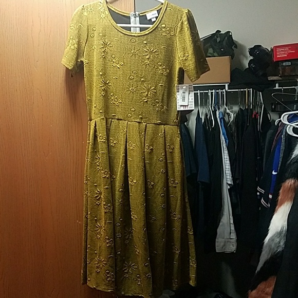 NWT Amelia - Picture 2 of 3